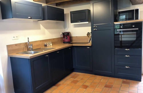 Oisseau Casa | Renovated house, quiet, terrace, river view, sleeps 6, in private woodland