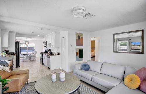 Southwest Casa | Renovated House with Yard - Palm Wave Says