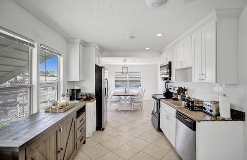 Southwest Casa | Renovated House with Yard - Palm Wave Says