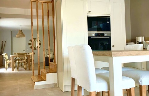 Meze Casa | Casa renovada con garaje y terrazas en Mèze