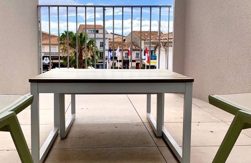 Meze Casa | Casa renovada con garaje y terrazas en Mèze