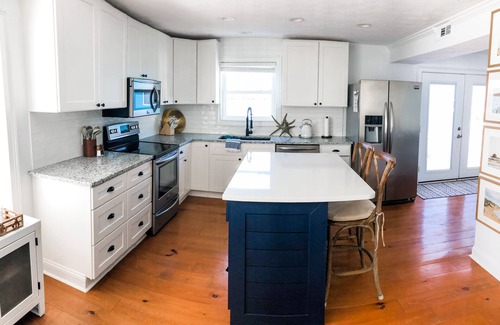 Ocean Isle Beach Casa | Renovated Island Cottage on OIB with views of Jinx Creek, 4 min walk to beach