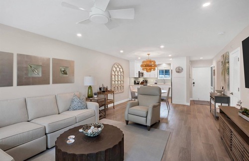 Saint Armands Key Condominio | Renovated Kingston Arms 2brm Ground floor Walk to beach