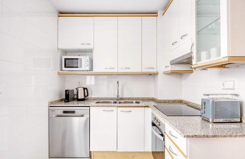 La Vila Olimpica del Poblenou Apartamento | Renovated La Vila Olimpica del Poblenou 3BR w/ Balcony, by Blueground