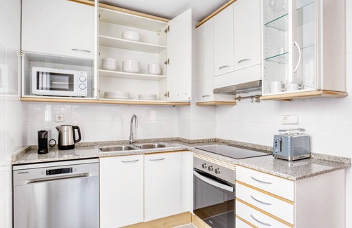 La Vila Olimpica del Poblenou Apartamento | Renovated La Vila Olimpica del Poblenou 3BR w/ Balcony, by Blueground