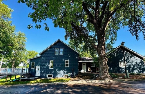 Ortonville Casa | Renovated Lake Home Sunset Oasis close to downtown on Big Stone
