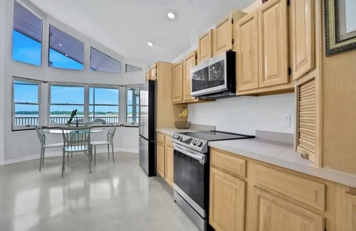 Lake Placid Casa | Renovated Lakefront, 4 Bdrms, 3 Bath, Dock, Sunset Views, Huge Screened Porch