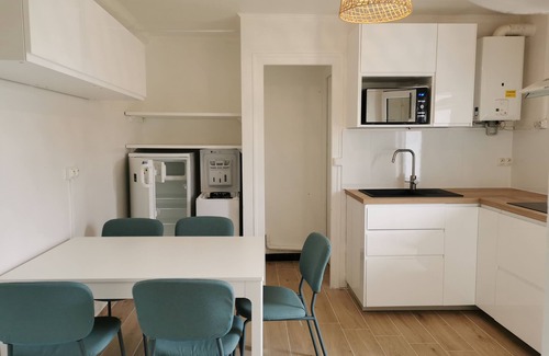 Leon Casa | Renovated Landaise 2 bdrms near Lake Léon
