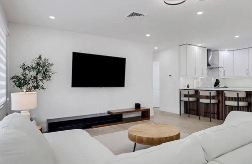 Lochmoor Waterway Estates Casa | Renovated Modern Home with Big Pool & Ocean Access