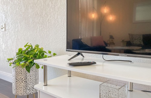 Arts District Apartamento | Renovated! Modern! 2BR 2BA King Bed Walk to DT