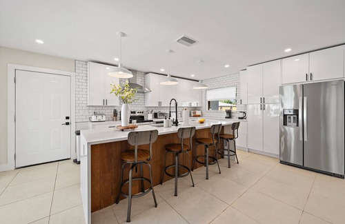 Long Meadow Casa | Renovated Modern Spacious Ranch with Pool near Siesta Key Beach and Downtown SRQ