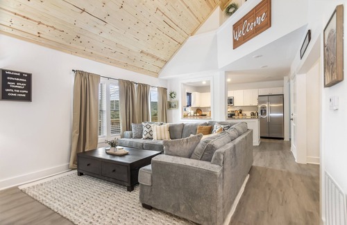 Jasper Cabina | Renovated | Mtn Views | Hot tub | Fire Pit | Pet Friendly