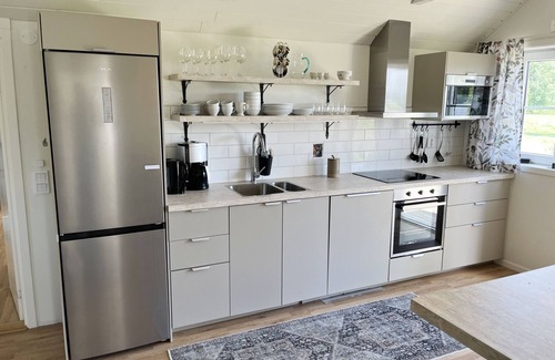 Varnamo Municipality Chalet De Esquí | Renovated nice cottage located outside Värnamo and only 30 meters from the lake Flåren |SE07055