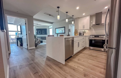 Little Italy Condominio | Stunning Ocean, Bay and City View-2 Bed, 2 Bath Condo in Little Italy