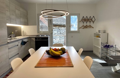 Lavizzara Chalet De Esquí | Renovated old cottage, surrounded by alpine nature