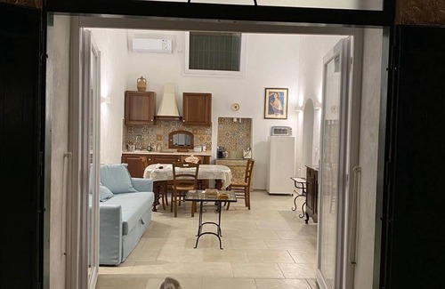 Corato Casa | Renovated old farmhouse among olive trees and vineyards with outdoor hot tub