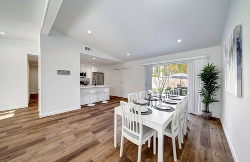 West Hills Casa | Renovated pet friendly w/beautiful yard & jacuzzi