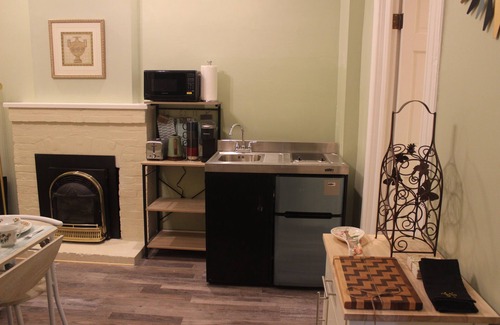 Lafayette Square Apartamento | Renovated - Private Studio - stunning master bath