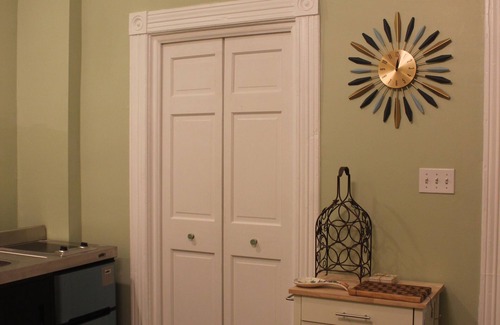 Lafayette Square Apartamento | Renovated - Private Studio - stunning master bath