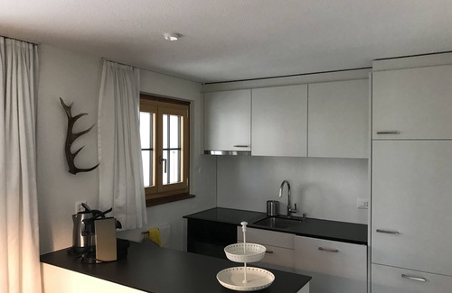 Adelboden Chalet De Esquí | Apartamento tranquilo, soleado y acogedor de 3 habitaciones con vistas a las montañas