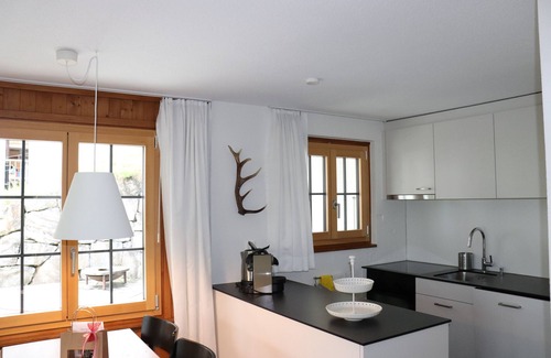 Adelboden Chalet De Esquí | Apartamento tranquilo, soleado y acogedor de 3 habitaciones con vistas a las montañas