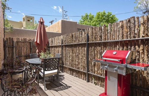 Downtown Santa Fe Casa | Recientemente renovado, adobe casita ¡Increíble ubicación tranquila cerca de la plaza histórica!