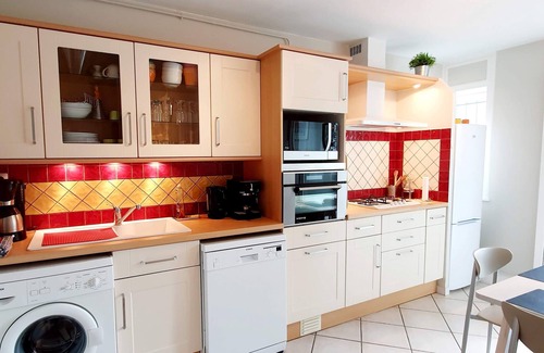 Annecy-le-Vieux Apartamento | Apartamento renovado, tranquilo y soleado con gran patio y lago de tenis a 5 minutos