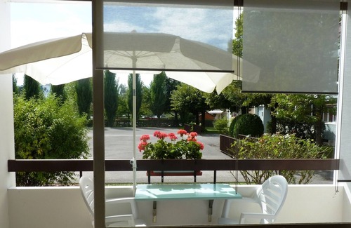 Annecy-le-Vieux Apartamento | Apartamento renovado, tranquilo y soleado con gran patio y lago de tenis a 5 minutos