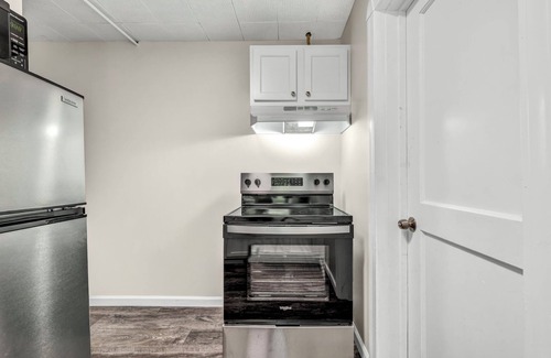 Berea Casa | Renovated Retreat: King Bed - Fire Pit - Metroparks Access