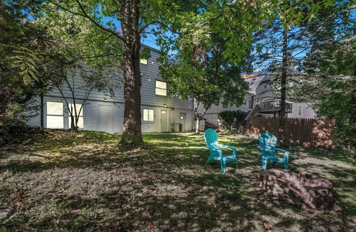 Berea Casa | Renovated Retreat: King Bed - Fire Pit - Metroparks Access