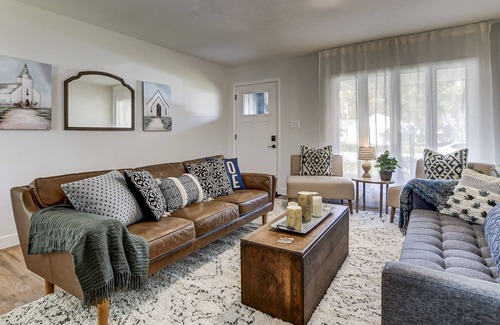 Lincoln Casa | Renovated Retreat