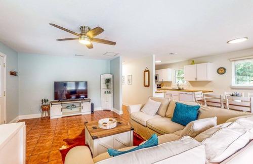 Thonotosassa Casa | Renovated retreat with pool, firepit, balcony, & bikes - snowbird-friendly