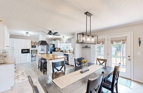 Orangeburg County Casa | Renovated retreat with a private pool, hot tub, and endless outdoor adventures