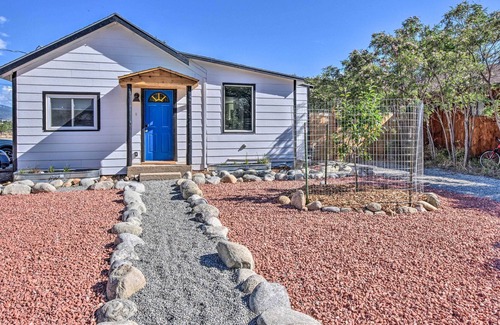 Buena Vista Cabaña | Renovated Rocky Mountain Cottage: Walk to Main St!