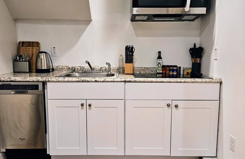 Licton Springs Casa | RENOVATED SEATTLE MIL 2-3BR 1BA Kitchen WD