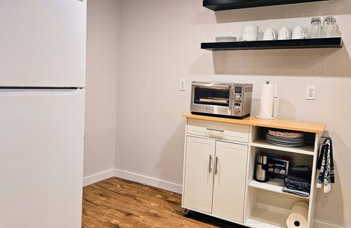 Licton Springs Casa | RENOVATED SEATTLE MIL 2-3BR 1BA Kitchen WD