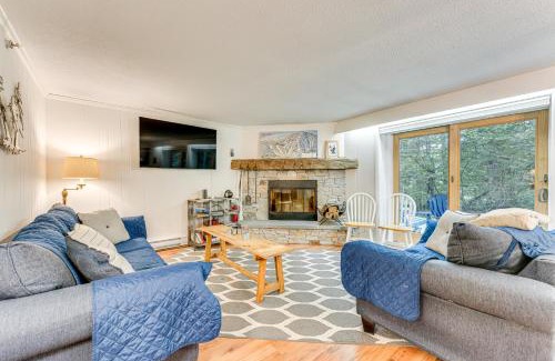 Bromley Mountain Apartamento | Renovated Ski-InandSki-Out Peru Condo at Bromley Mtn