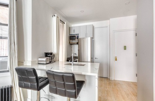 SoHo Apartamento | Renovated SoHo 1BR w/ W/D, nr Nolita, by Blueground