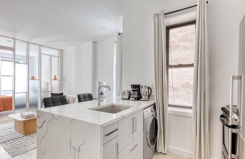 SoHo Apartamento | Renovated SoHo 1BR w/ W/D, nr Nolita, by Blueground