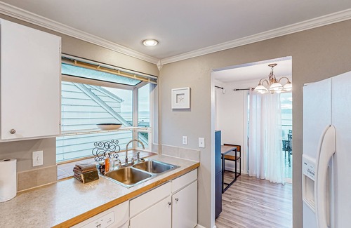 Redondo Casa | Renovated sound & mountain view home with open layout, grill, & washer/dryer