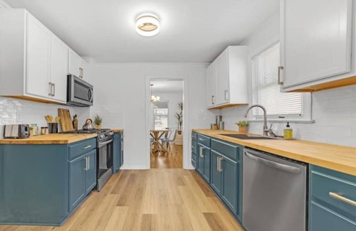 Turner Park Casa | Renovated Spacious Mansion near TU and Gathering Place. Pet/Family Friendly!