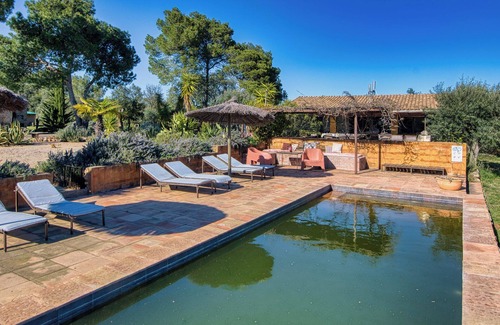 Cistella Apartamento | Renovated Spanish masia with detached cottage