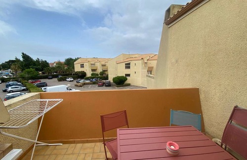 Marseillan Plage Apartamento | Estudio renovado con cabina y altillo, terraza, aparcamiento privado, mascotas permitidas