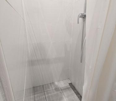 Wahring Apartamento | Renovated Studio - 10 min to Center