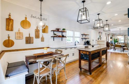 Lakeland Casa | Renovated, Stylish Retreat with Patio in Lakeland!