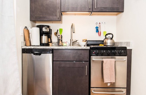 Cleveland Circle Condominio | Estudio renovado, soleado y espacioso en Boston Fácil viaje al centro de la ciudad