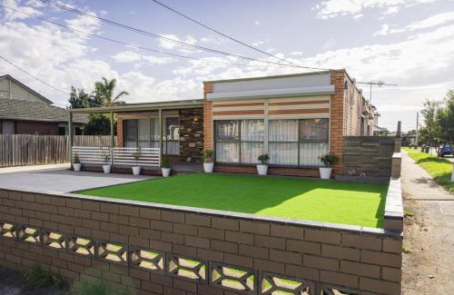 Werribee Casa | Renovated Three Bedroom House in Prime Werribee Location