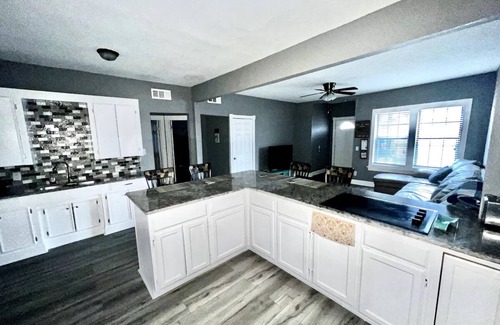 Del Mar Casa | Renovated Townhome near Cole Park and Downtown Corpus Christi