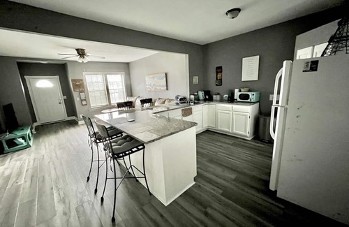Del Mar Casa | Renovated Townhome near Cole Park and Downtown Corpus Christi