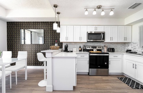 Delray Beach Casa | Renovated Townhome with King & Lakeview
